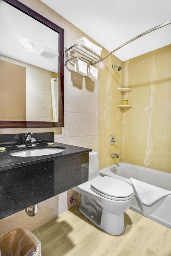 Brooklyn Broadway Hotel New York Bagian luar foto